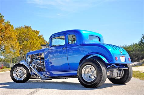 In chevy motor hooked up to a 39 ford 3 speed transmission and 39 ford 354 ratio rear end. . 1932 ford 5 window coupe